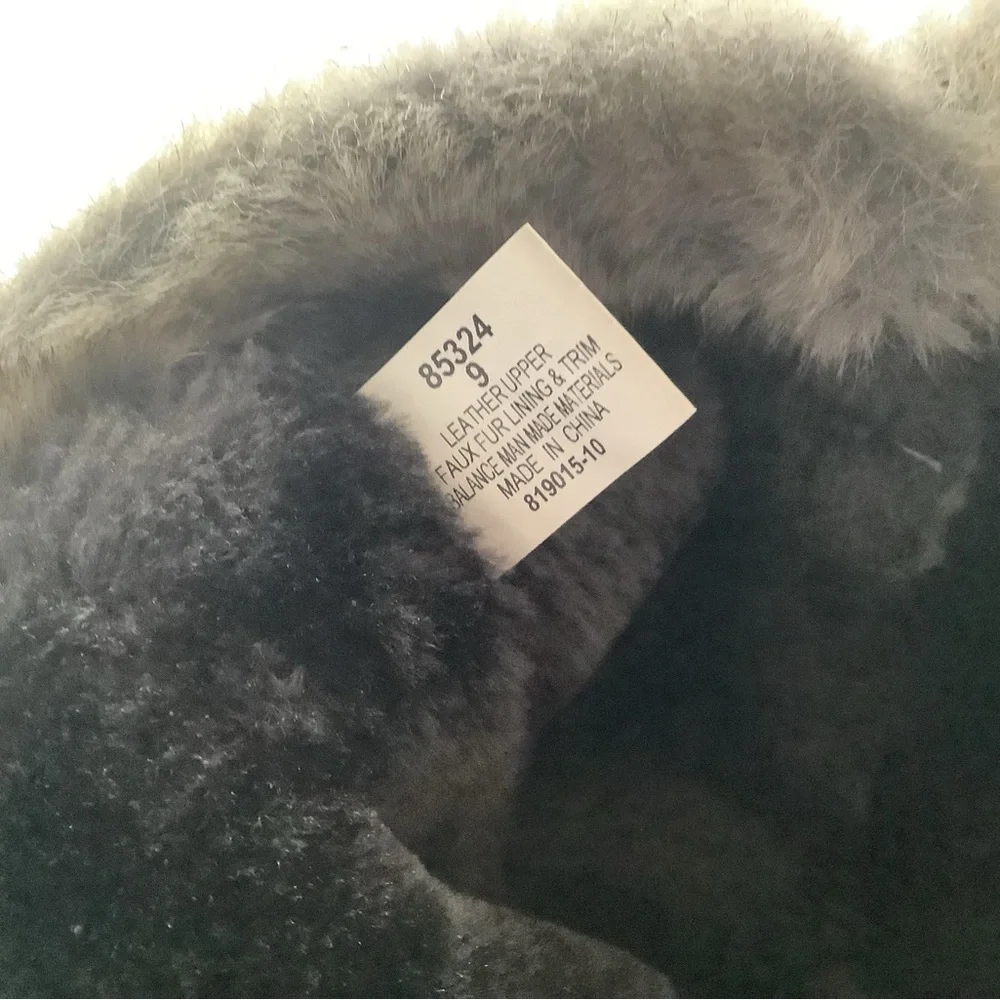 NEW/Unworn Minnetonka Charcoal Suede Boots - Picture 7 of 8